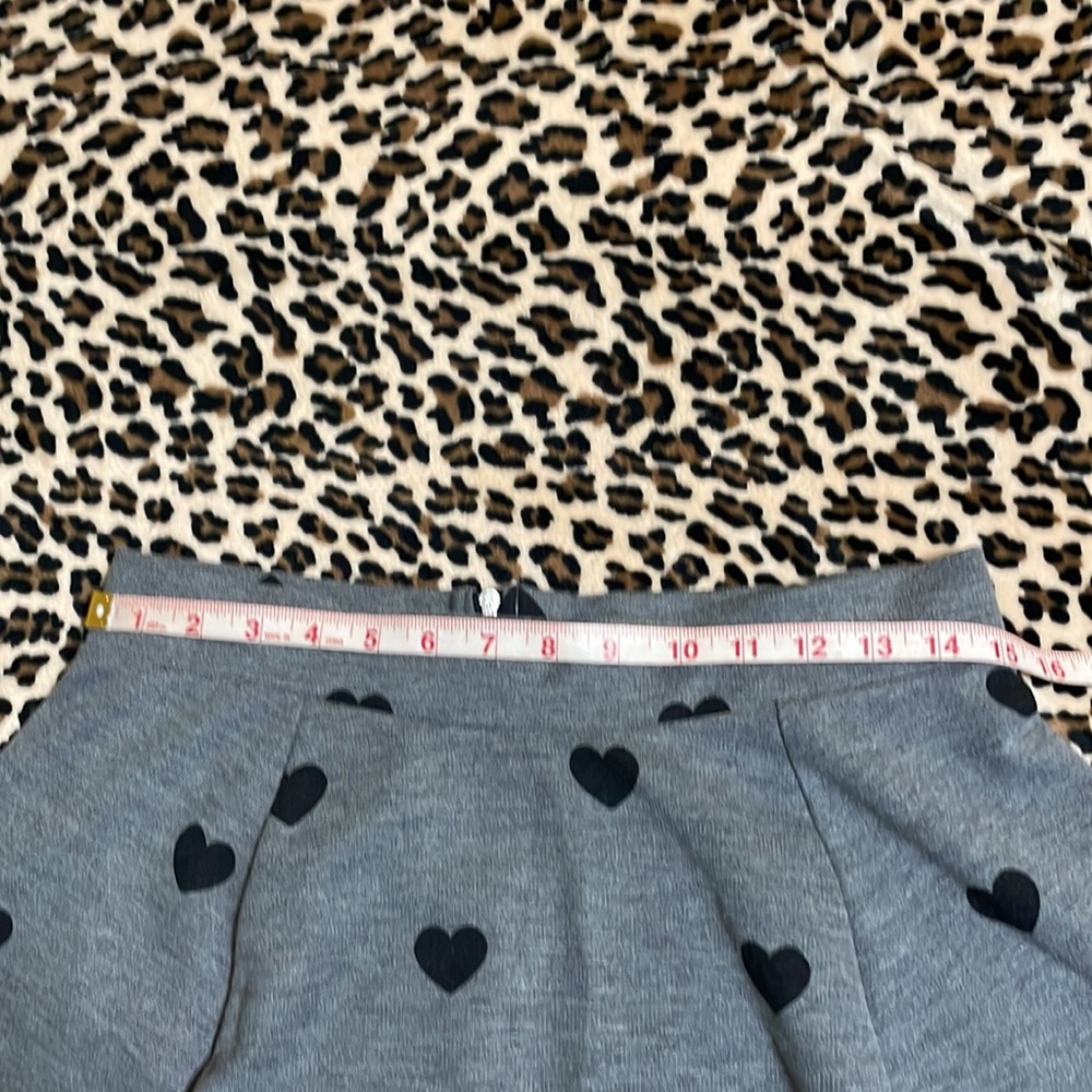 H&M Grey Hearts 🖤 Skater Skirt Medium Pleated Stretch Zipper Black Prep Summer - Picture 2 of 12